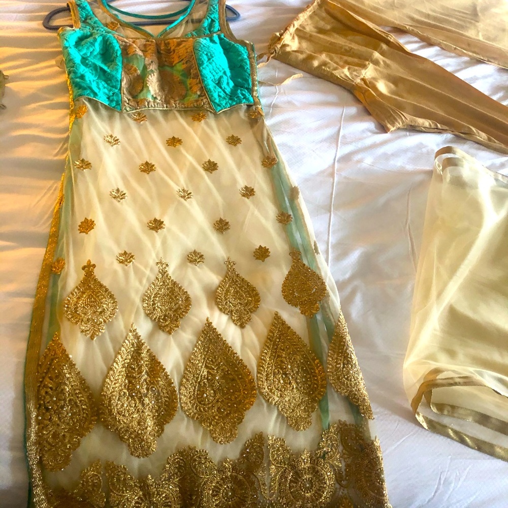 Pakistani/ Indian Salwar Anarkali Chudidar Saree